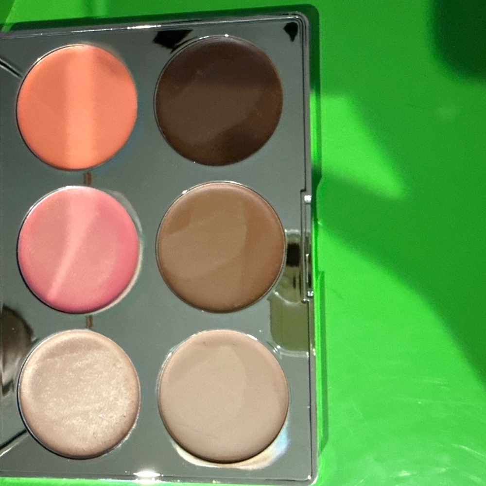 Iconic London multi use palette